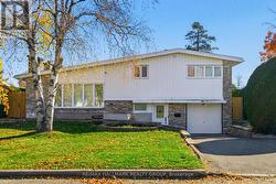 38 HARLOWE CRESCENT  Ottawa, ON K2H 5P1