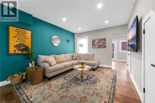 373 Emerald Street N, Hamilton, ON - Indoor Photo Showing Living Room