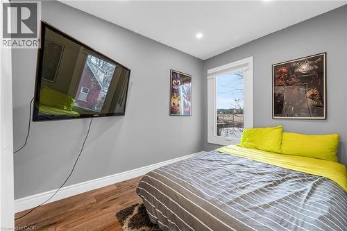 373 Emerald Street N, Hamilton, ON - Indoor Photo Showing Bedroom