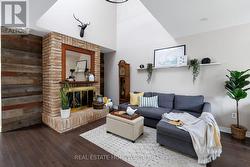 1821 LISTOWELL CRESCENT  Pickering, ON L1V 2Y2