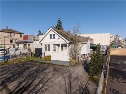 418 Alpha Terr  Victoria, BC V8Z 1B6