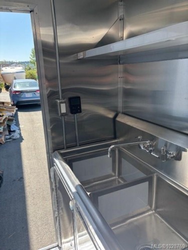 . Cls Ave, Saanich, BC 