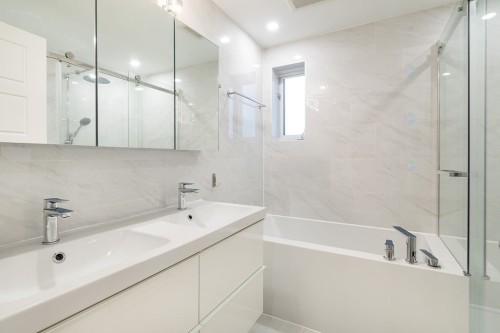 Bathroom - 612  - 614 Av. Abercorn, Mont-Royal, QC - Indoor Photo Showing Bathroom