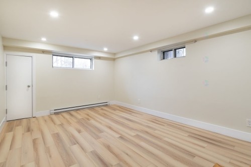 Game Room - 612  - 614 Av. Abercorn, Mont-Royal, QC - Indoor