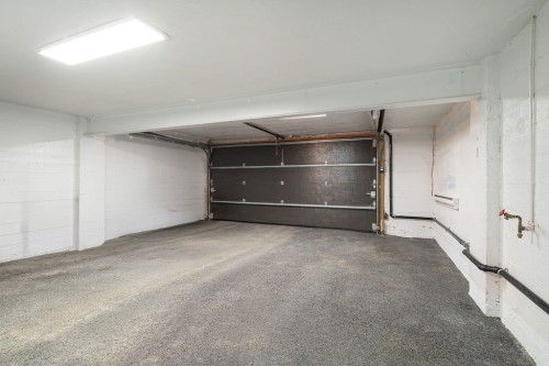 Garage - 612  - 614 Av. Abercorn, Mont-Royal, QC - Indoor Photo Showing Garage