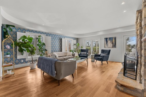 Salon - 729 Boul. Union, Laval (Sainte-Dorothée), QC - Indoor Photo Showing Living Room