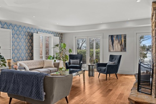 Salon - 729 Boul. Union, Laval (Sainte-Dorothée), QC - Indoor Photo Showing Living Room