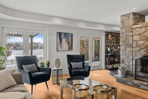 Salon - 729 Boul. Union, Laval (Sainte-Dorothée), QC - Indoor Photo Showing Living Room With Fireplace