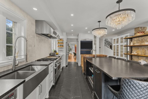 Cuisine - 729 Boul. Union, Laval (Sainte-Dorothée), QC - Indoor Photo Showing Kitchen With Double Sink With Upgraded Kitchen
