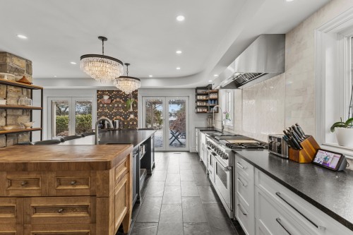 Cuisine - 729 Boul. Union, Laval (Sainte-Dorothée), QC - Indoor Photo Showing Kitchen With Upgraded Kitchen