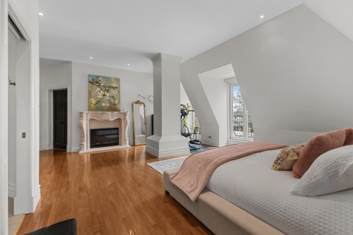 Chambre à coucher principale - 729 Boul. Union, Laval (Sainte-Dorothée), QC - Indoor Photo Showing Bedroom With Fireplace