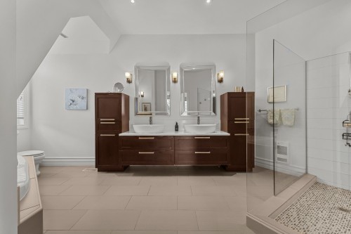 Salle de bains attenante à la CCP - 729 Boul. Union, Laval (Sainte-Dorothée), QC - Indoor Photo Showing Bathroom