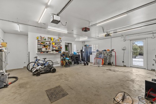 Garage - 729 Boul. Union, Laval (Sainte-Dorothée), QC - Indoor Photo Showing Garage