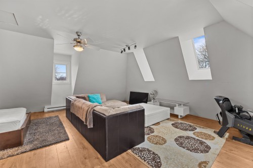 Garçonnière - 729 Boul. Union, Laval (Sainte-Dorothée), QC - Indoor