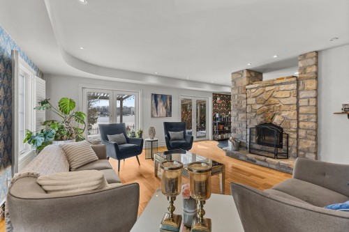Salon - 729 Boul. Union, Laval (Sainte-Dorothée), QC - Indoor Photo Showing Living Room With Fireplace
