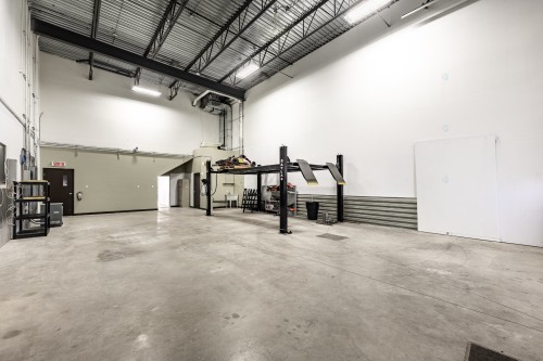 Entrepôt - 2041A Rue Léonard-De Vinci, Sainte-Julie, QC - Indoor Photo Showing Garage