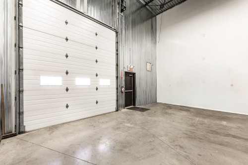 Entrepôt - 2041A Rue Léonard-De Vinci, Sainte-Julie, QC - Indoor Photo Showing Garage