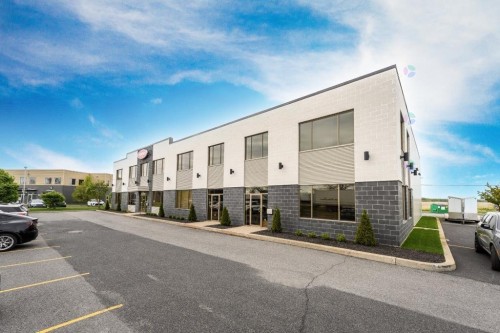 Façade - 2041A Rue Léonard-De Vinci, Sainte-Julie, QC - Outdoor