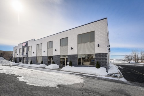 Façade - 2041A Rue Léonard-De Vinci, Sainte-Julie, QC - Outdoor