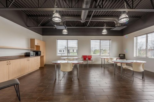 Cafétéria - 2041A Rue Léonard-De Vinci, Sainte-Julie, QC - Indoor