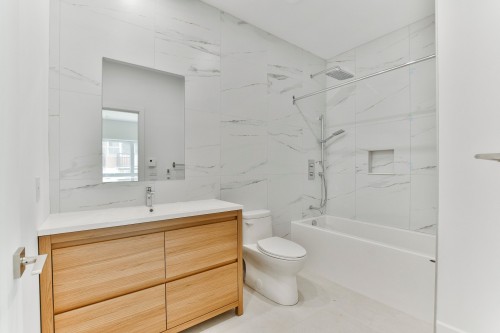 Salle de bains - 203-9229 Rue Airlie, Montréal (Lasalle), QC - Indoor Photo Showing Bathroom