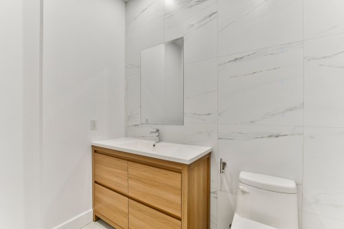 Salle de bains - 203-9229 Rue Airlie, Montréal (Lasalle), QC - Indoor Photo Showing Bathroom