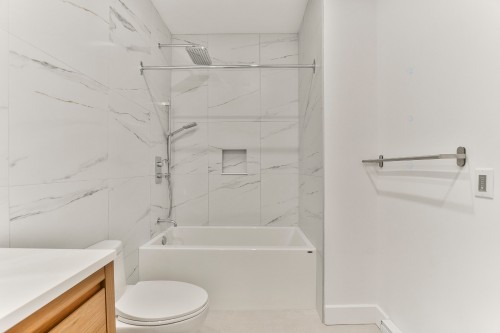 Salle de bains - 203-9229 Rue Airlie, Montréal (Lasalle), QC - Indoor Photo Showing Bathroom