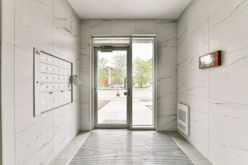 Hall d'entrée/Vestibule - 203-9229 Rue Airlie, Montréal (Lasalle), QC - Indoor Photo Showing Other Room