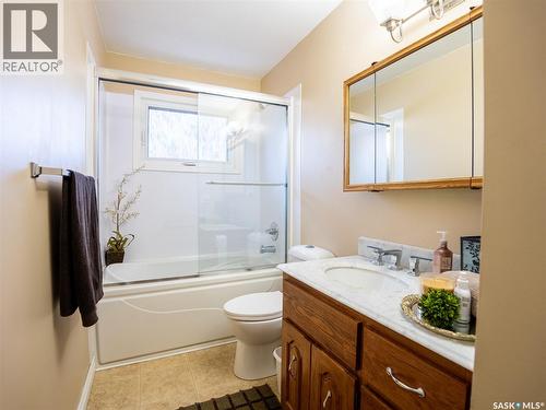 128 Mcdougall Crescent, Regina, SK - Indoor Photo Showing Bathroom