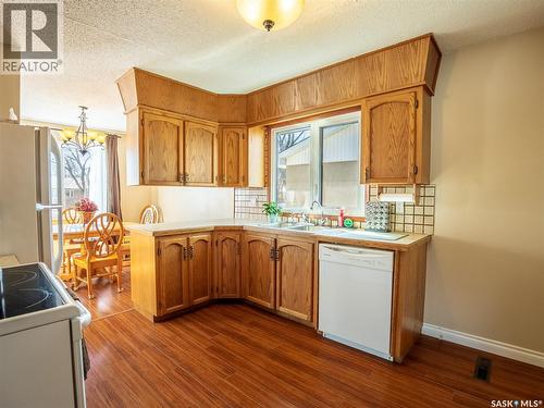 128 Mcdougall Crescent, Regina, SK - Indoor Photo Showing Kitchen