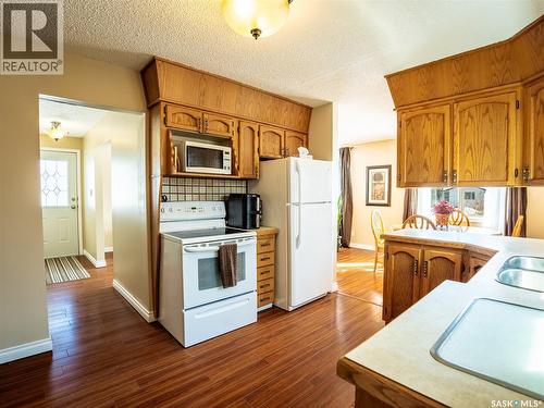 128 Mcdougall Crescent, Regina, SK - Indoor Photo Showing Kitchen With Double Sink