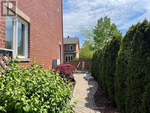 240 Freedom Private, Ottawa, ON - Outdoor