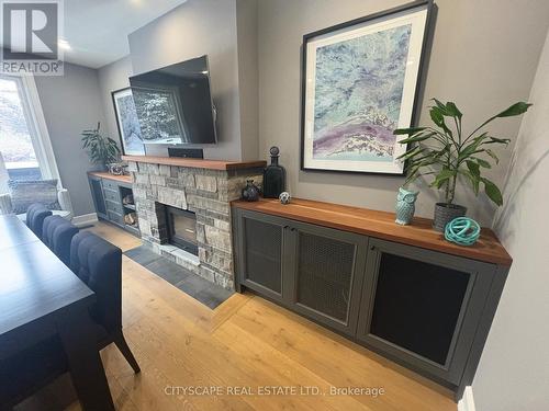2585 Kenna Court, Mississauga, ON - Indoor With Fireplace