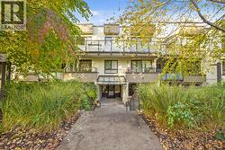 105 621 E 6TH AVENUE  Vancouver, BC V5T 4H3