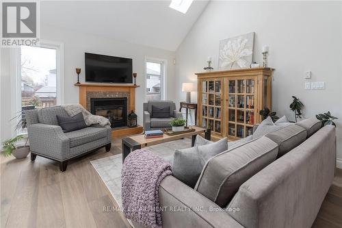 4021 Mountain Street, Lincoln, ON - Indoor Photo Showing Living Room With Fireplace
