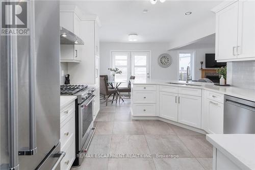 4021 Mountain Street, Lincoln, ON - Indoor Photo Showing Kitchen