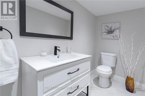 4021 Mountain Street, Lincoln, ON - Indoor Photo Showing Bathroom