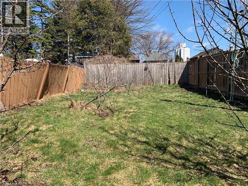 View of fenced backyard - 405 Macnab Street N, Hamilton, ON - Outdoor