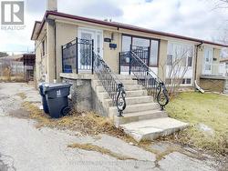 11 MELPHAM COURT  Toronto, ON M9V 2H2