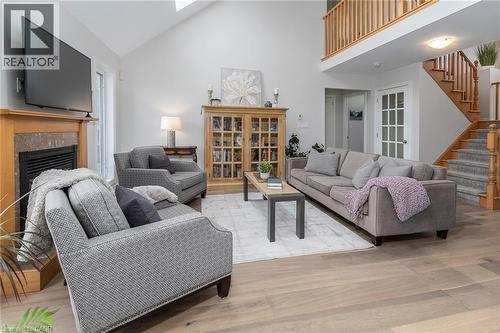 4021 Mountain Street, Beamsville, ON - Indoor Photo Showing Living Room With Fireplace