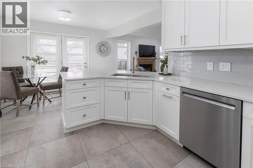4021 Mountain Street, Beamsville, ON - Indoor Photo Showing Kitchen