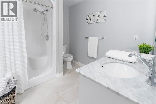 4021 Mountain Street, Beamsville, ON - Indoor Photo Showing Bathroom