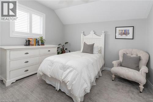 4021 Mountain Street, Beamsville, ON - Indoor Photo Showing Bedroom