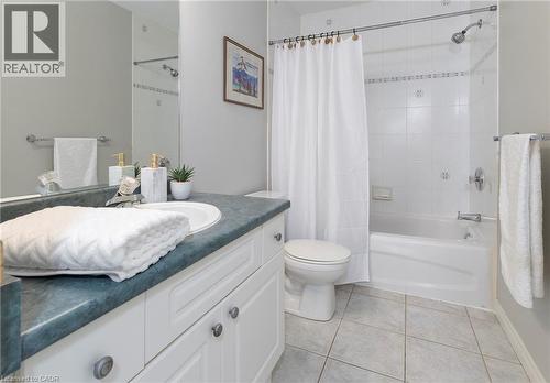 4021 Mountain Street, Beamsville, ON - Indoor Photo Showing Bathroom