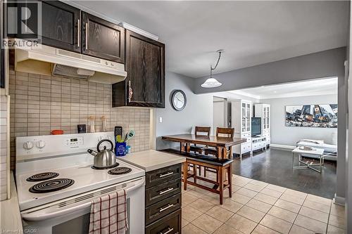 146 West 25Th Street, Hamilton, ON - Indoor Photo Showing Kitchen