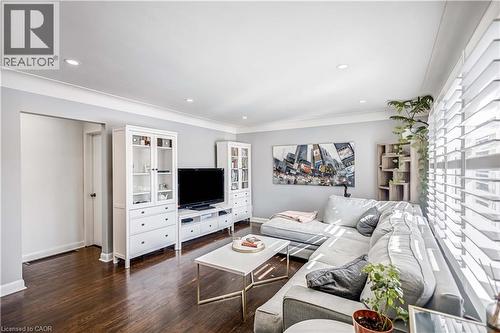 146 West 25Th Street, Hamilton, ON - Indoor Photo Showing Living Room