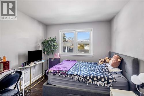 146 West 25Th Street, Hamilton, ON - Indoor Photo Showing Bedroom