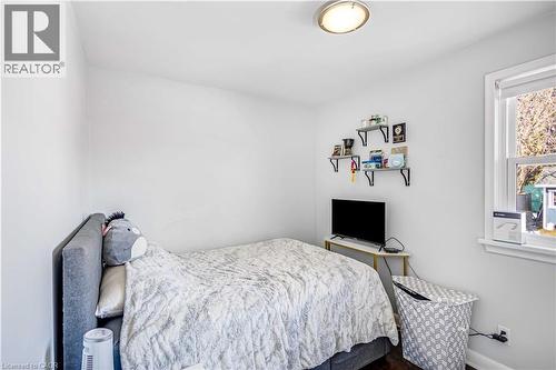146 West 25Th Street, Hamilton, ON - Indoor Photo Showing Bedroom