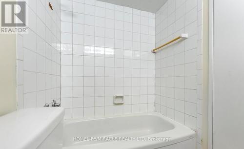 202 - 3700 Kaneff Crescent, Mississauga, ON - Indoor Photo Showing Bathroom