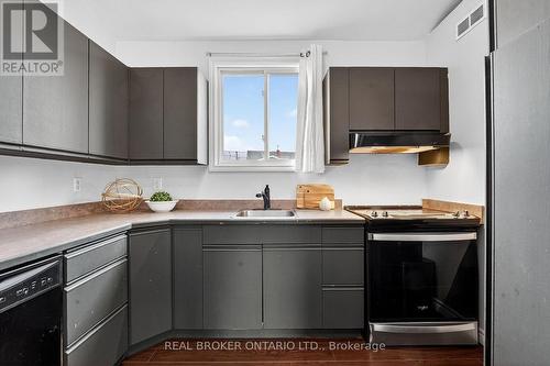 3 Beatty Avenue, Hamilton, ON - Indoor Photo Showing Kitchen